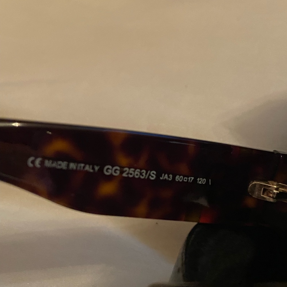 Gucci the Must have CLASIC Sun glusses - Picture 15 of 16